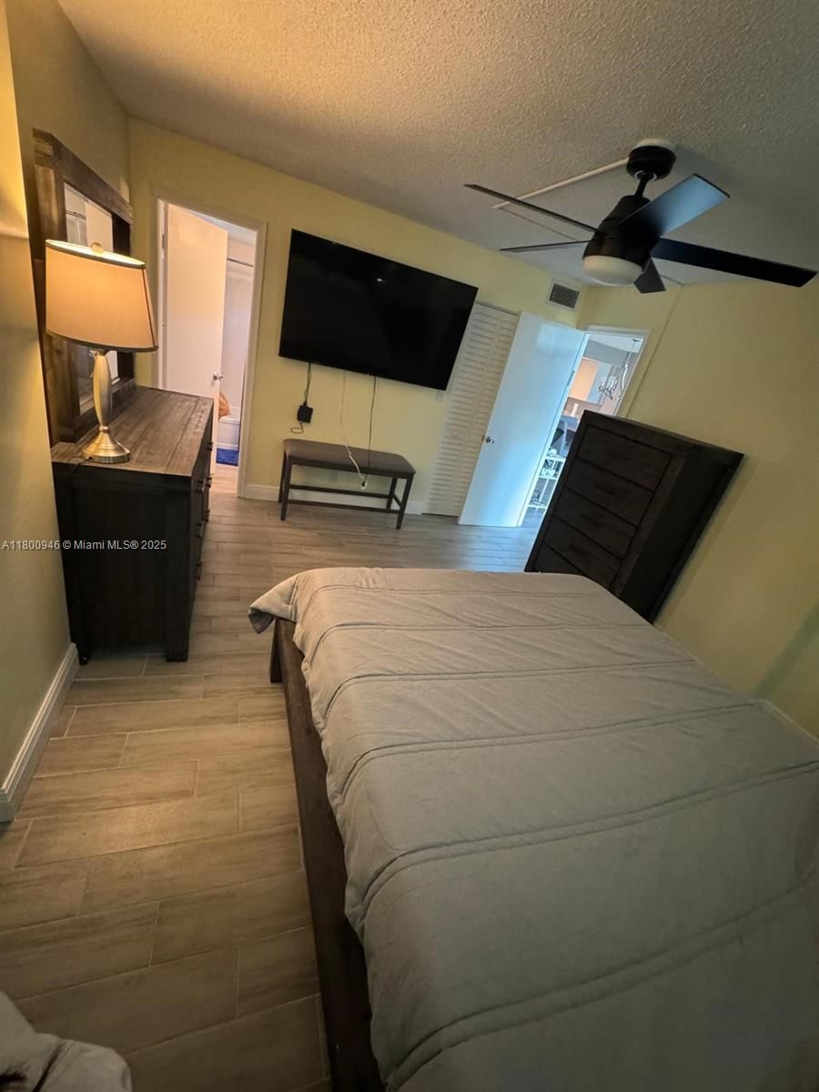 Real estate property located at 114 Royal Park Dr #4H, Broward, Royal Park Condo, Oakland Park, FL