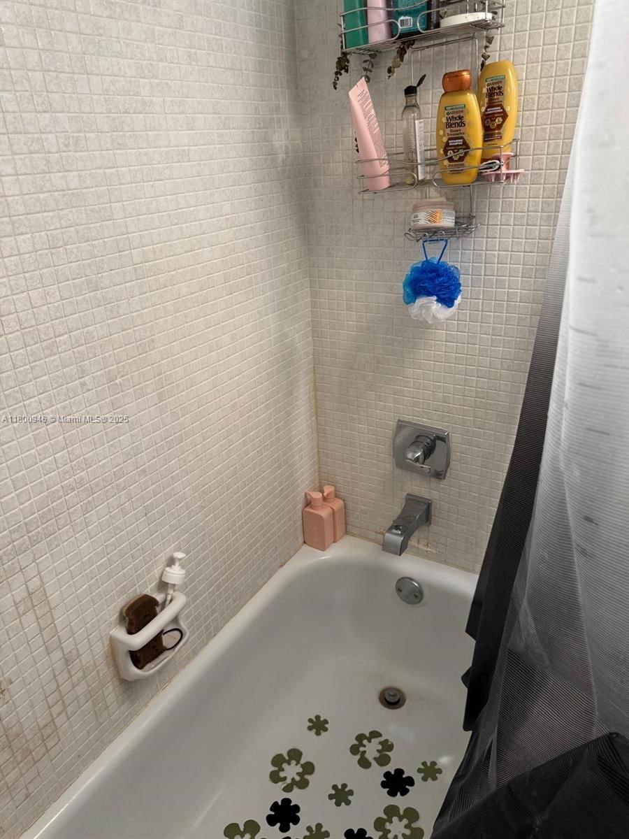 Real estate property located at 114 Royal Park Dr #4H, Broward, Royal Park Condo, Oakland Park, FL