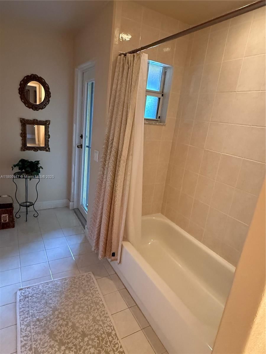 Real estate property located at 8943 174th St, Miami-dade, West Lakes Estates Sub, Hialeah, FL