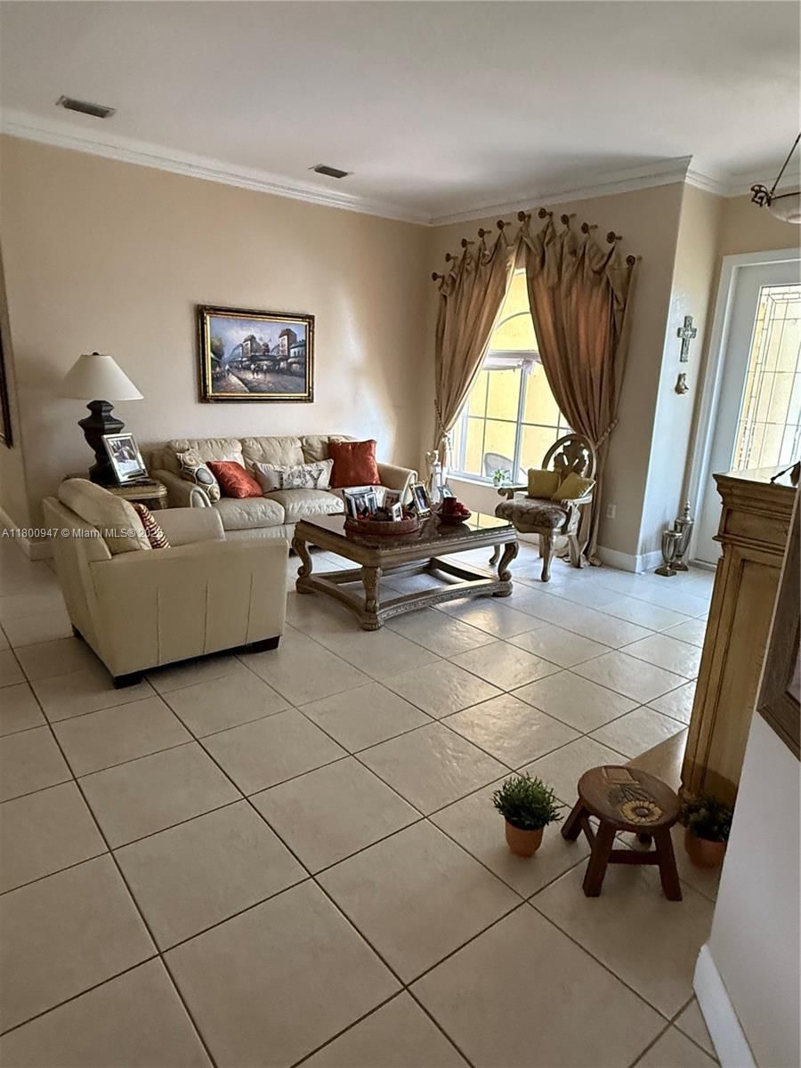 Real estate property located at 8943 174th St, Miami-dade, West Lakes Estates Sub, Hialeah, FL