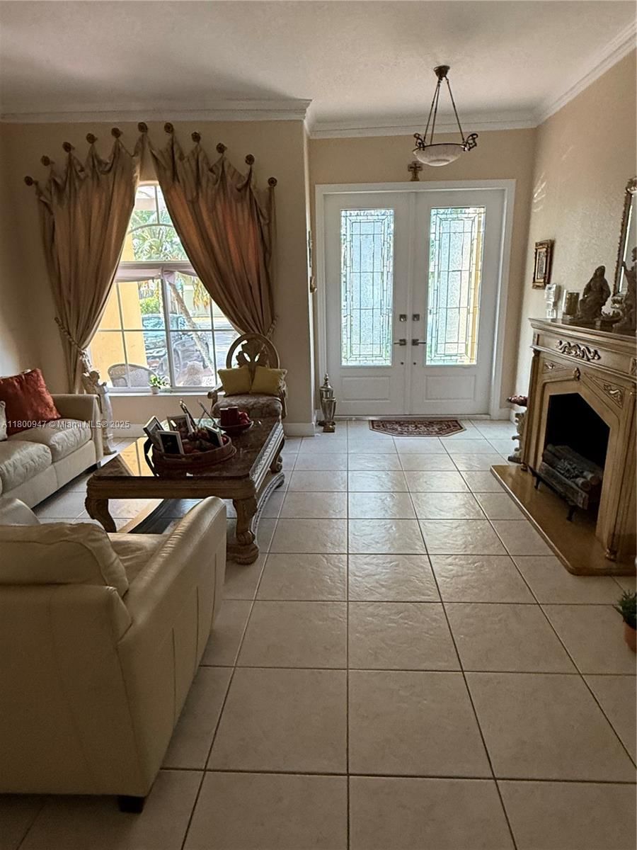 Real estate property located at 8943 174th St, Miami-dade, West Lakes Estates Sub, Hialeah, FL
