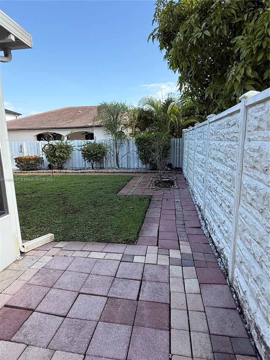 Real estate property located at 8943 174th St, Miami-dade, West Lakes Estates Sub, Hialeah, FL