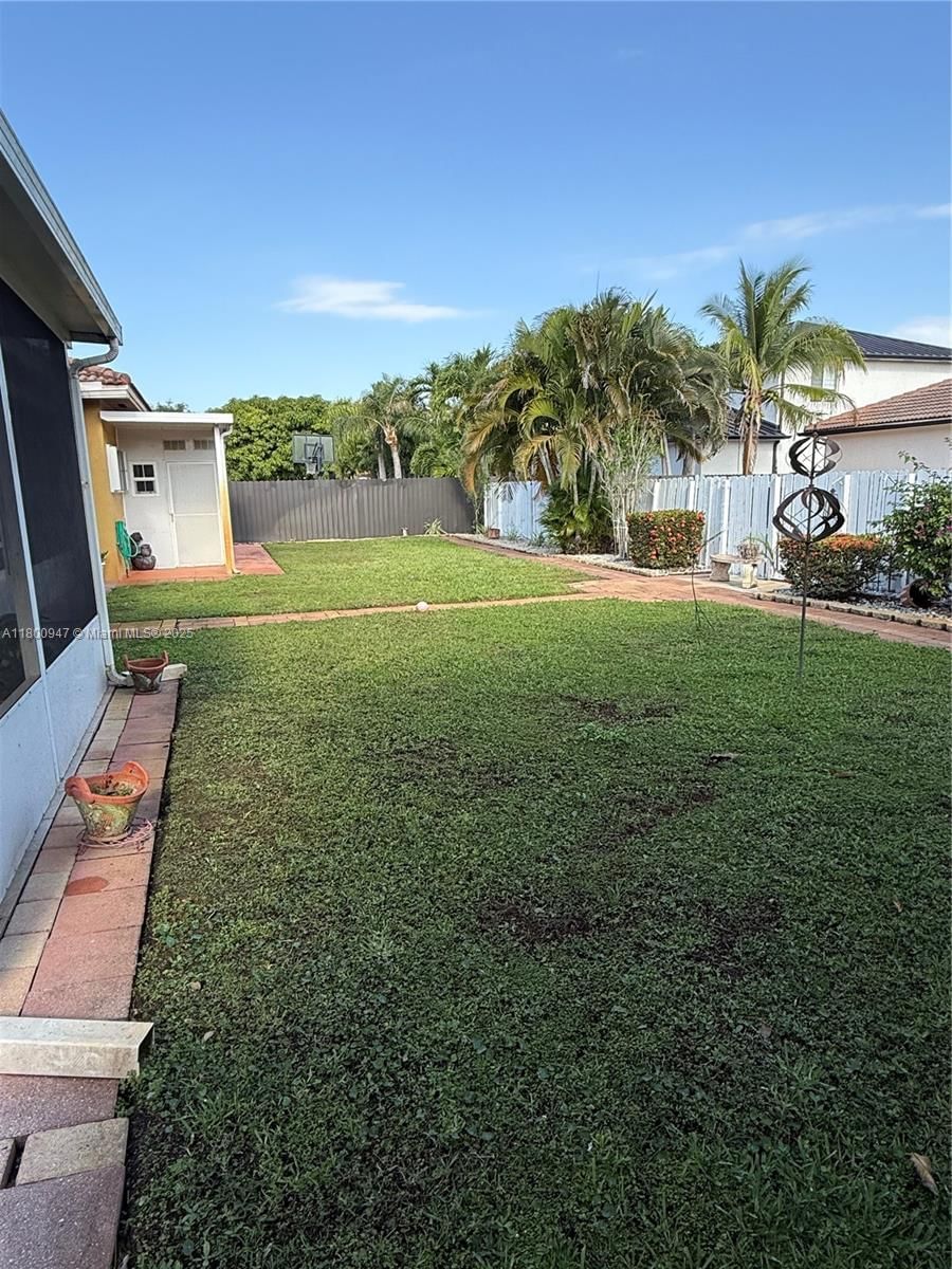 Real estate property located at 8943 174th St, Miami-dade, West Lakes Estates Sub, Hialeah, FL