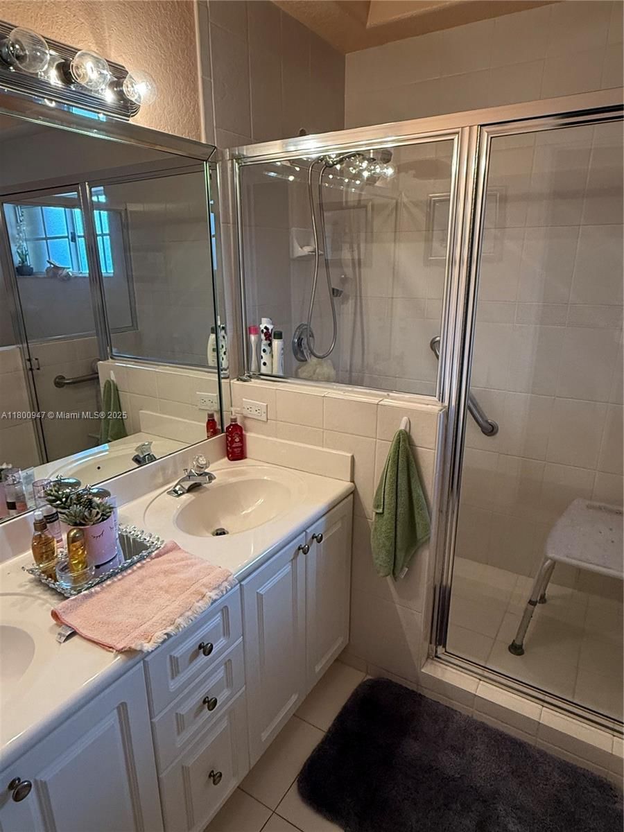 Real estate property located at 8943 174th St, Miami-dade, West Lakes Estates Sub, Hialeah, FL