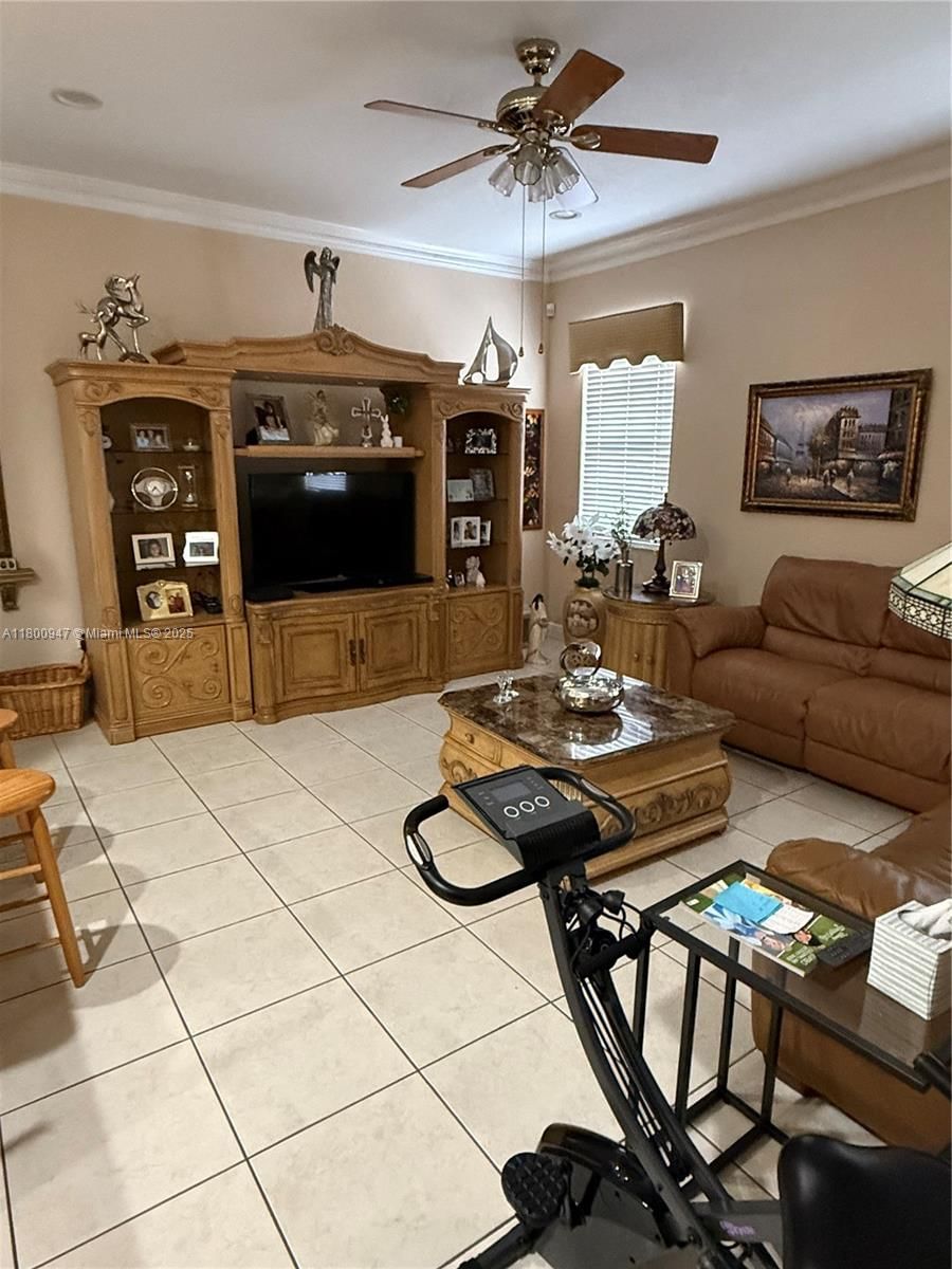 Real estate property located at 8943 174th St, Miami-dade, West Lakes Estates Sub, Hialeah, FL