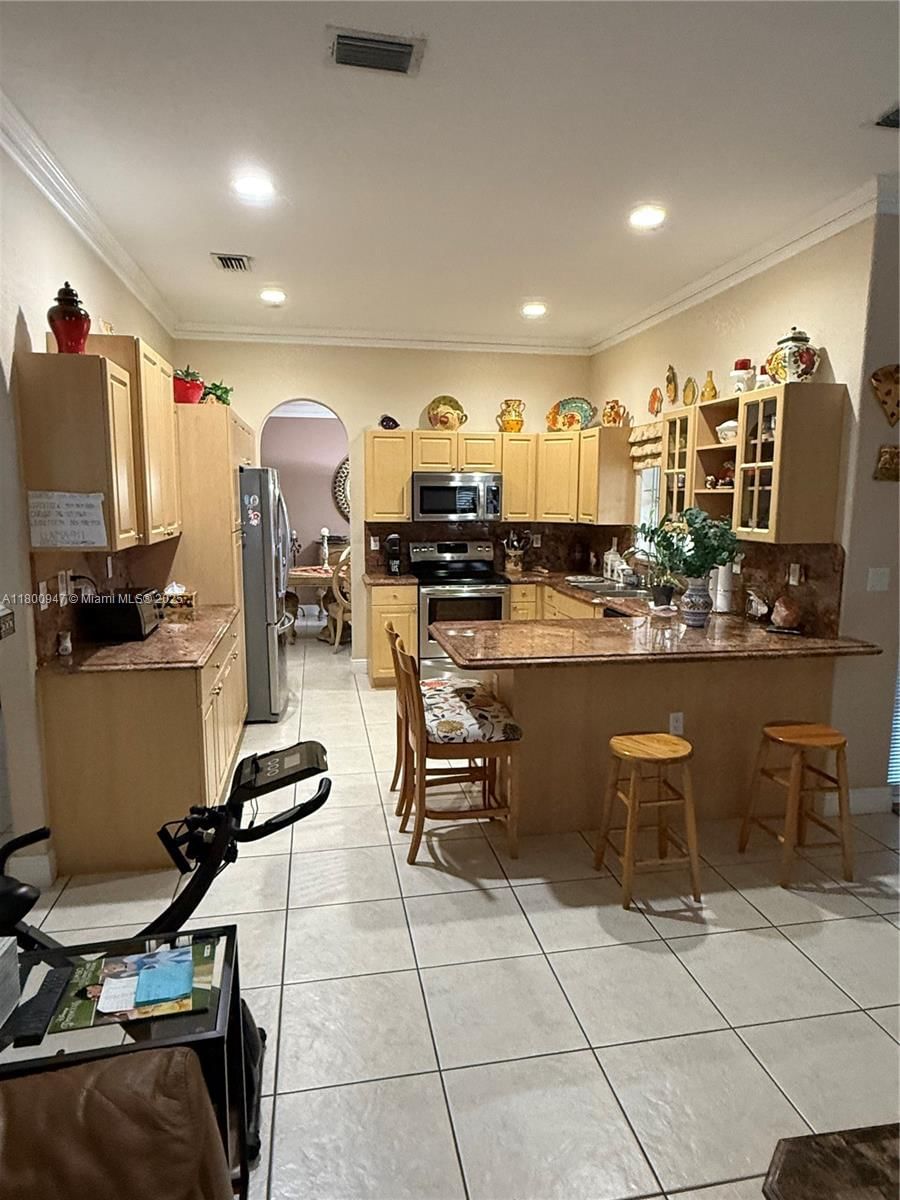 Real estate property located at 8943 174th St, Miami-dade, West Lakes Estates Sub, Hialeah, FL