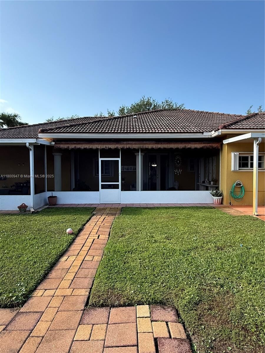 Real estate property located at 8943 174th St, Miami-dade, West Lakes Estates Sub, Hialeah, FL