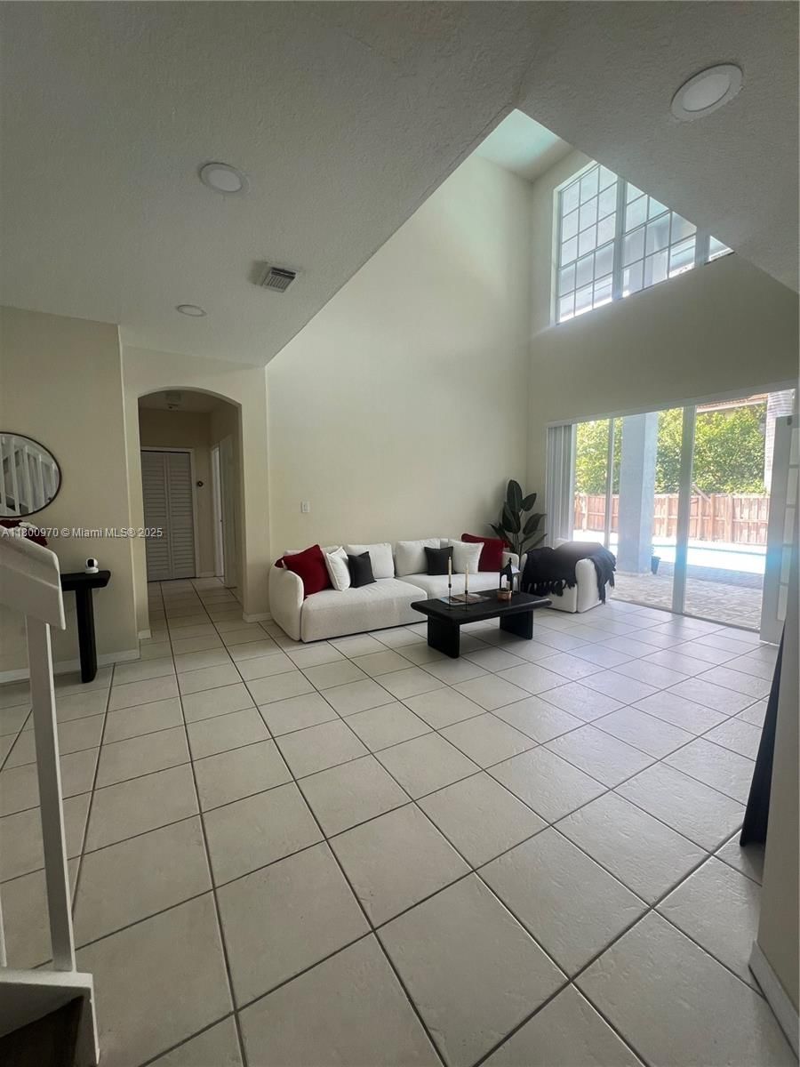 Real estate property located at 9942 158th Ct, Miami-dade, Garden Hills Sub, Miami, FL