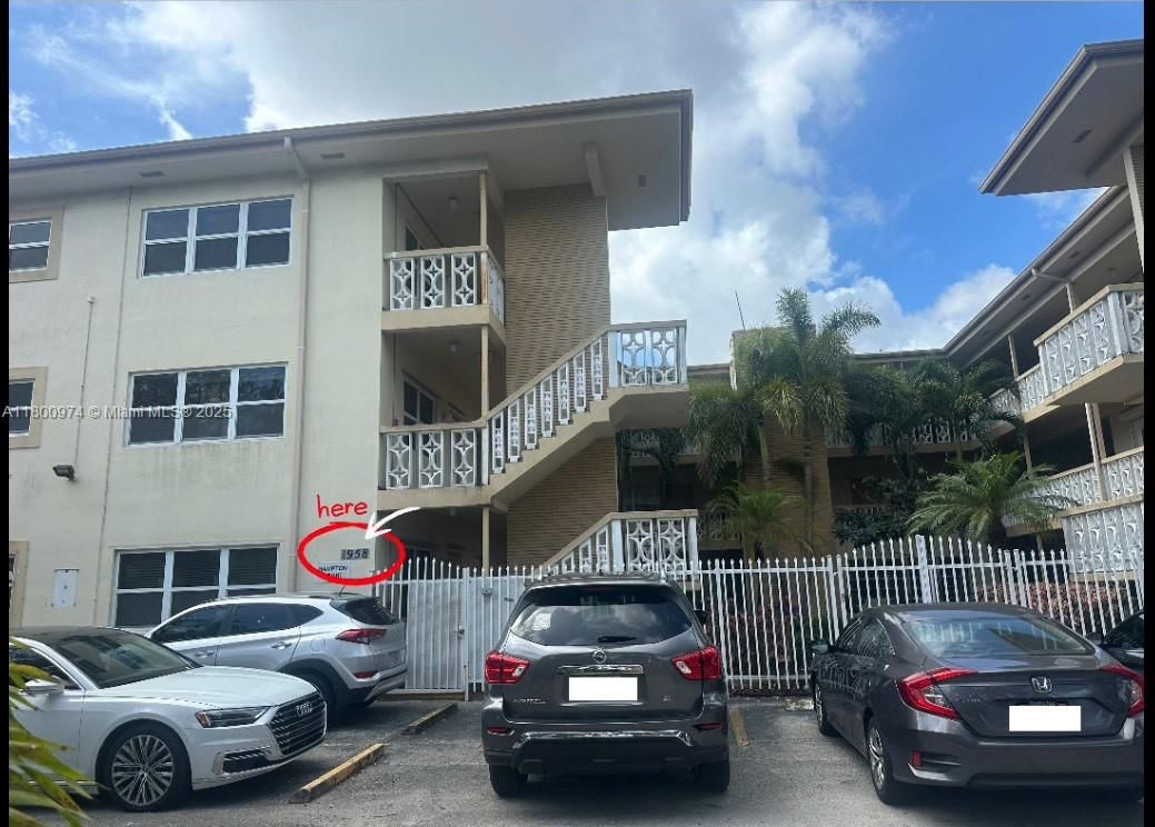 Real estate property located at 1958 Monroe St #102, Broward, Hampton Court Condo, Hollywood, FL