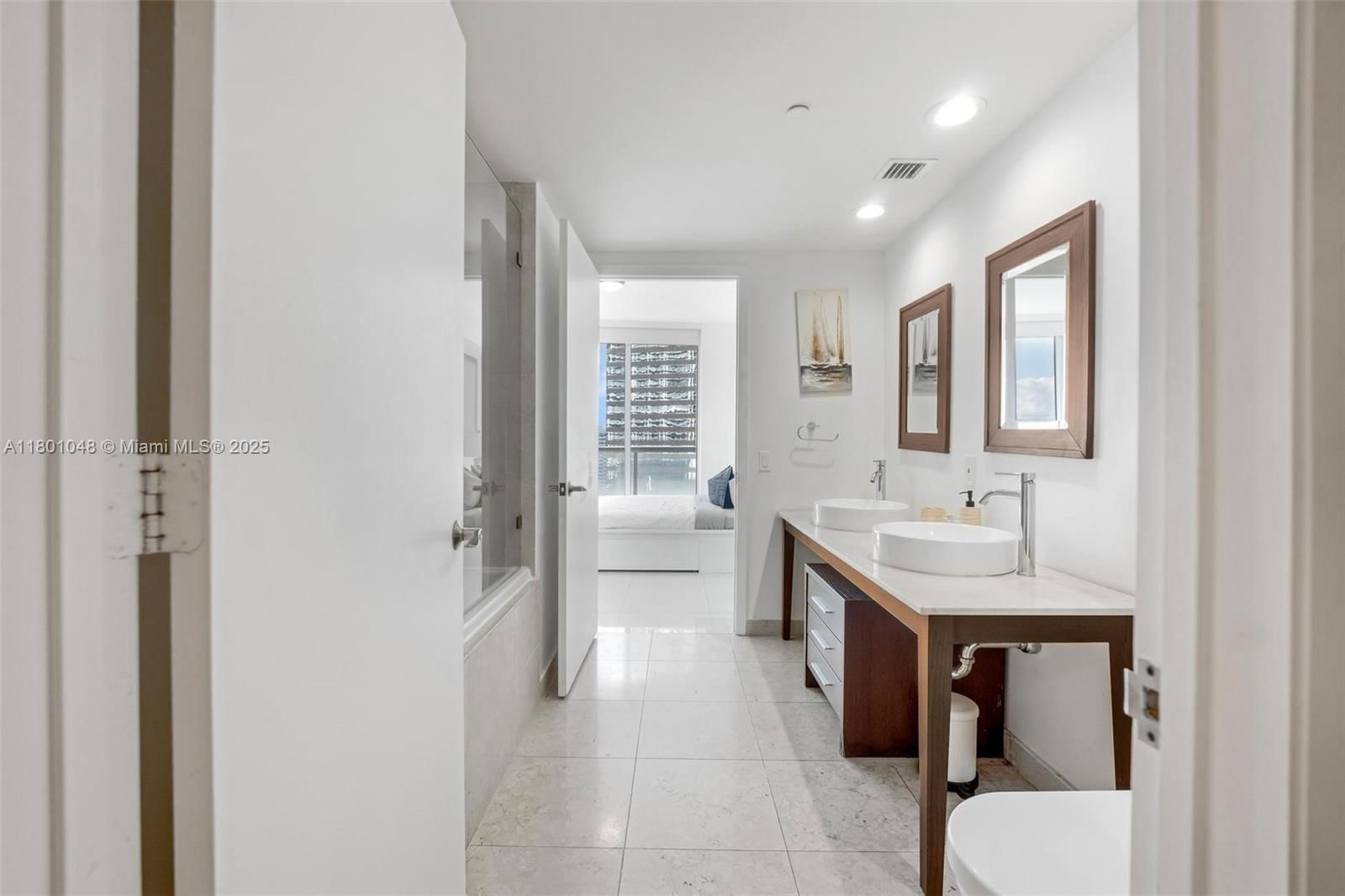 Real estate property located at 485 Brickell Ave #1609, Miami-dade, Icon Brickell Condo No 3, Miami, FL