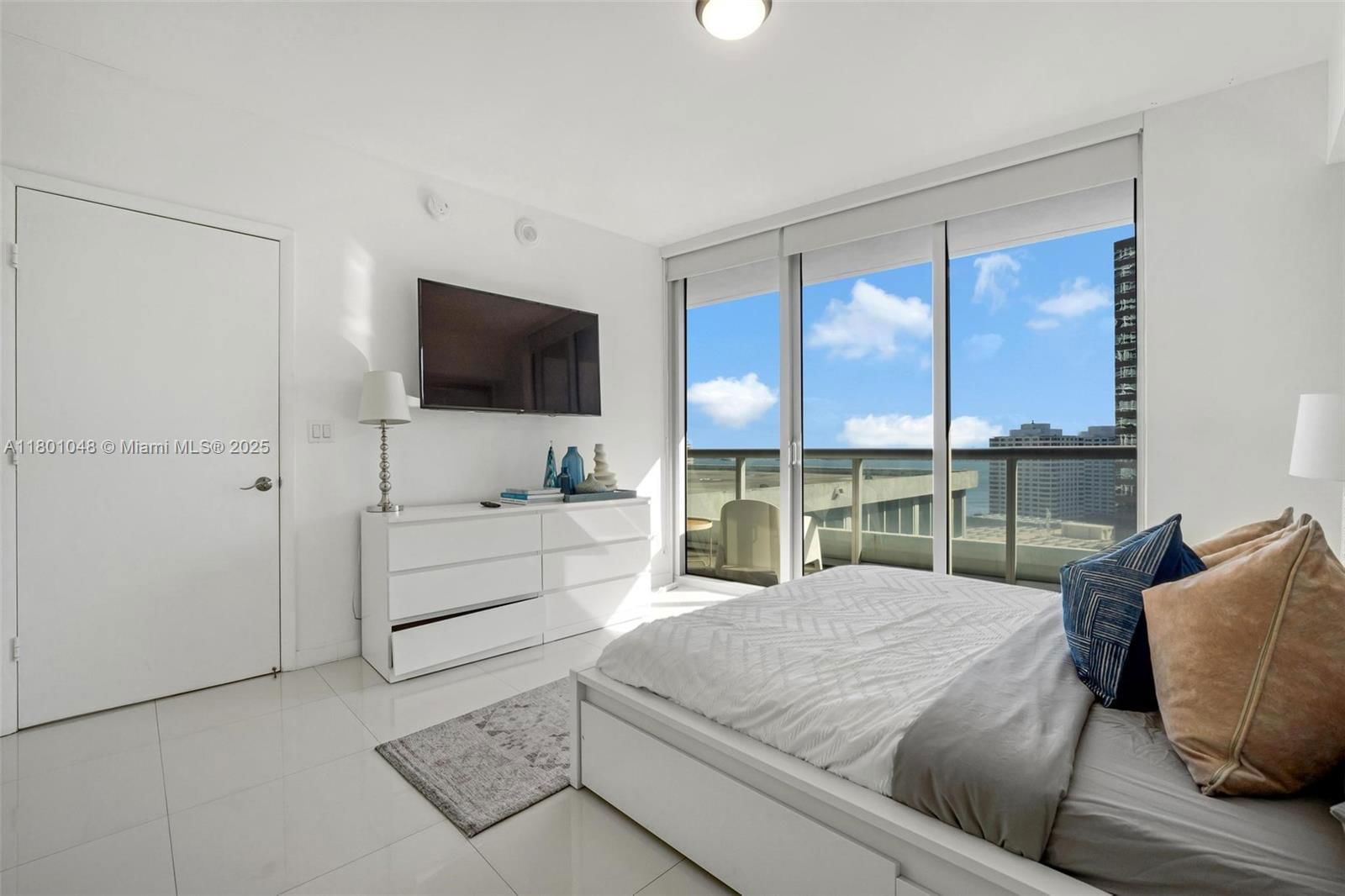 Real estate property located at 485 Brickell Ave #1609, Miami-dade, Icon Brickell Condo No 3, Miami, FL