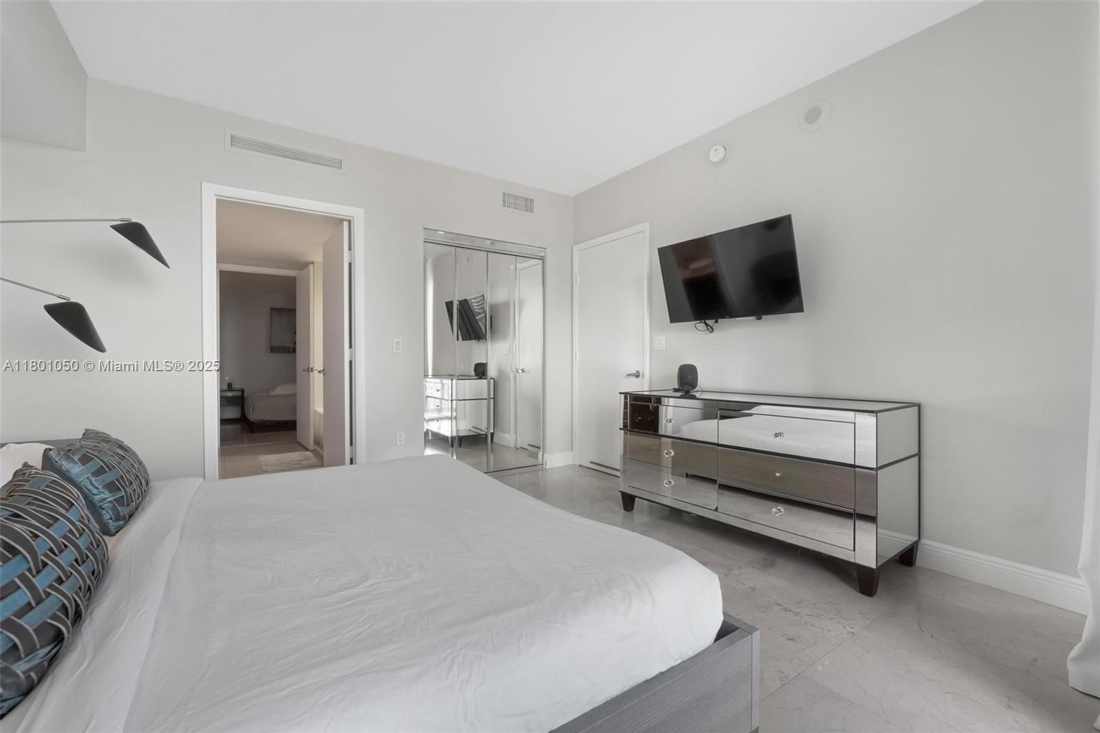 Real estate property located at 485 Brickell Ave #1909, Miami-dade, Icon Brickell Condo No 3, Miami, FL