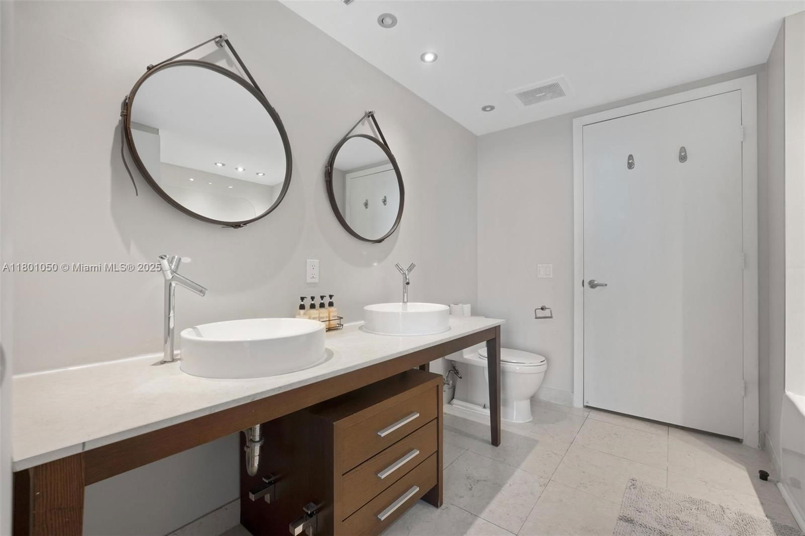 Real estate property located at 485 Brickell Ave #1909, Miami-dade, Icon Brickell Condo No 3, Miami, FL