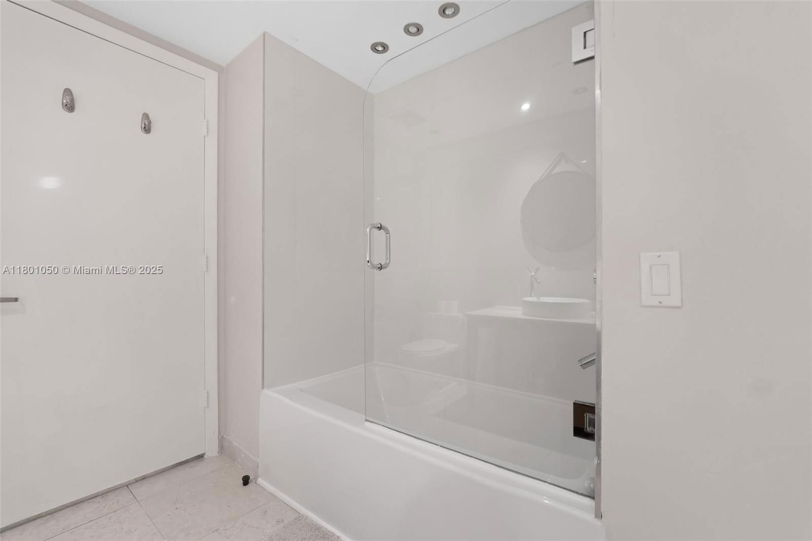 Real estate property located at 485 Brickell Ave #1909, Miami-dade, Icon Brickell Condo No 3, Miami, FL
