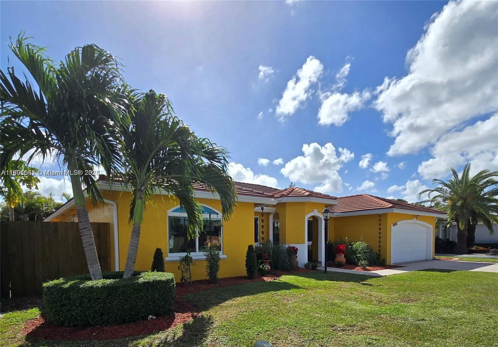 Real estate property located at 15216 169th Ln, Miami-dade, Kessler Grove Sec 1, Miami, FL