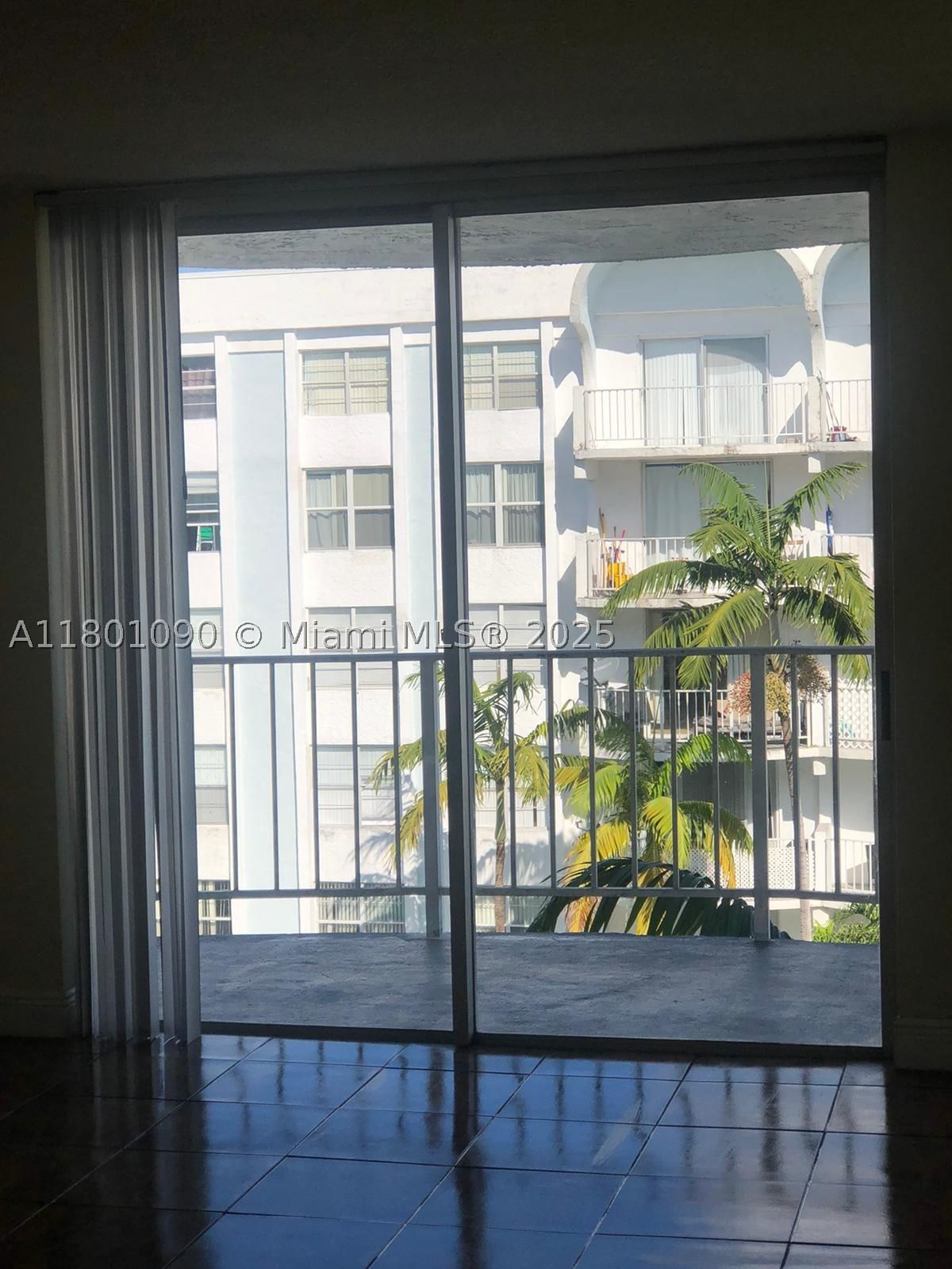 Real estate property located at 492 165th St Rd C514, Miami-dade, Montecarlo Condo, Miami, FL