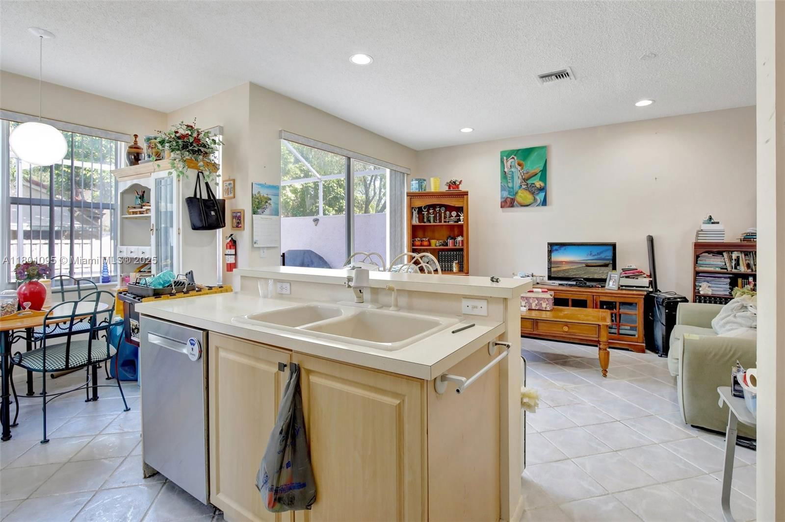 Real estate property located at 1562 157th Ave, Broward, Canary Bay At Towngate, Pembroke Pines, FL