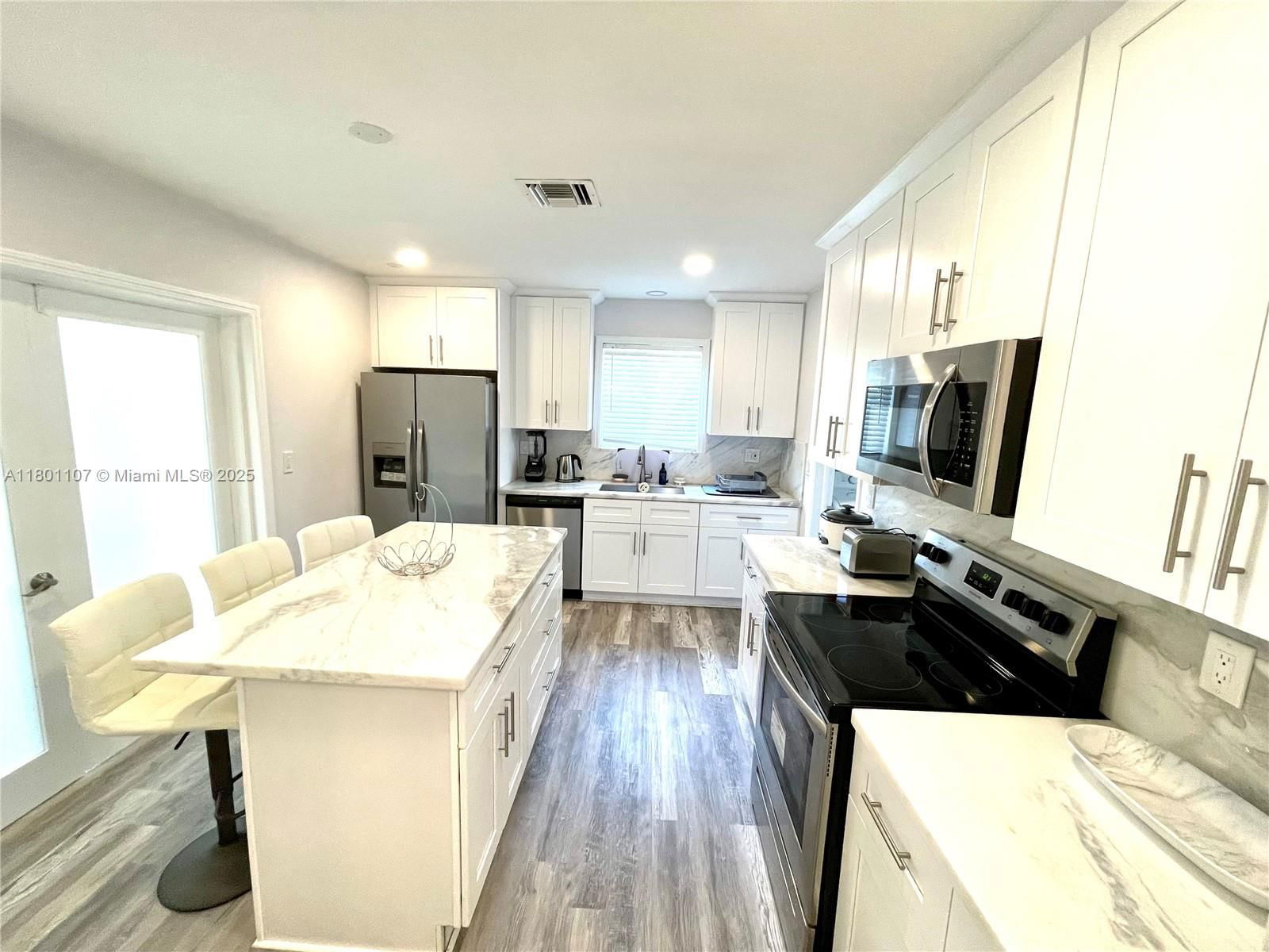 Real estate property located at 1900 180th St, Miami-dade, Fulford By The Sea, North Miami Beach, FL