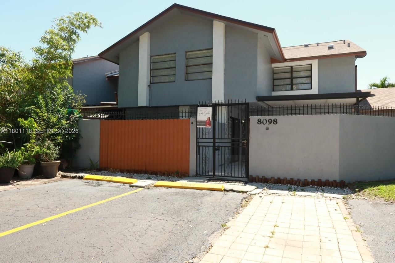 Real estate property located at 8098 99th Ter, Miami-dade, Hydra Villas At Samari, Hialeah Gardens, FL