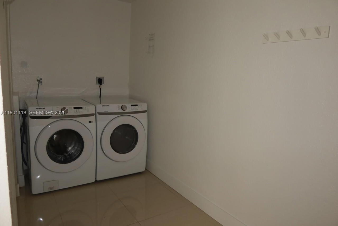 Real estate property located at 8098 99th Ter, Miami-dade, Hydra Villas At Samari, Hialeah Gardens, FL
