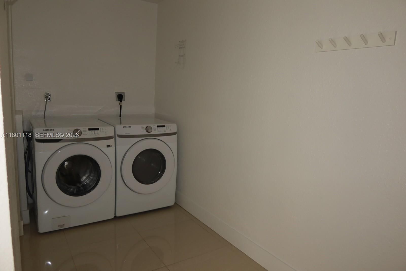 Real estate property located at 8098 99th Ter, Miami-dade, Hydra Villas At Samari, Hialeah Gardens, FL