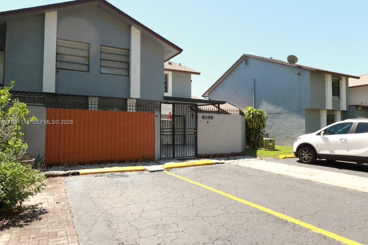 Real estate property located at 8098 99th Ter, Miami-dade, Hydra Villas At Samari, Hialeah Gardens, FL
