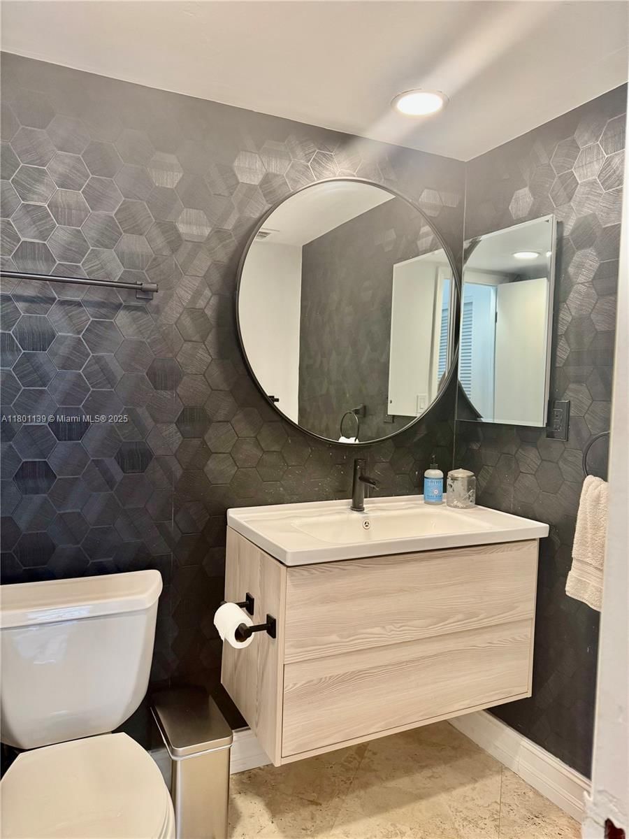Real estate property located at 90 Edgewater Dr #1222, Miami-dade, Gables Waterway Towers Co, Coral Gables, FL