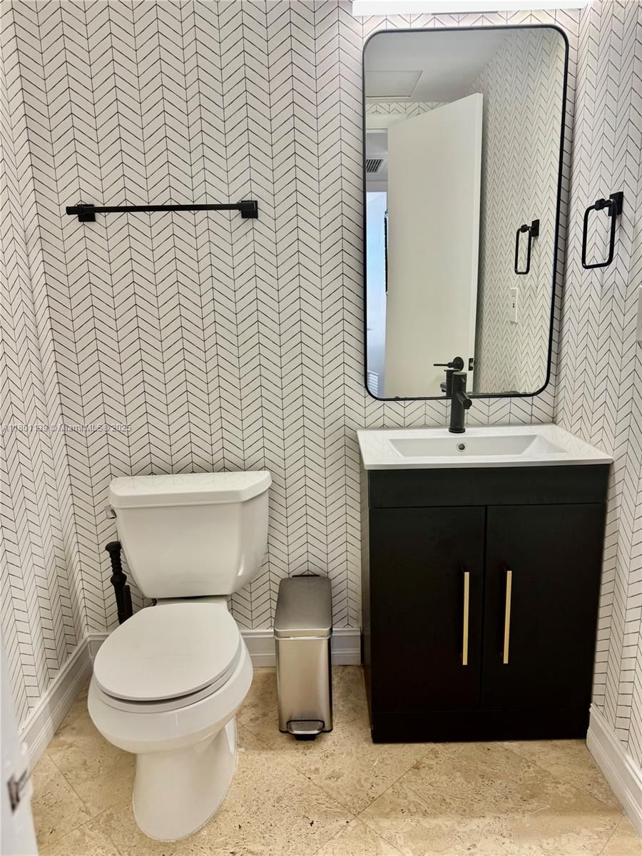 Real estate property located at 90 Edgewater Dr #1222, Miami-dade, Gables Waterway Towers Co, Coral Gables, FL