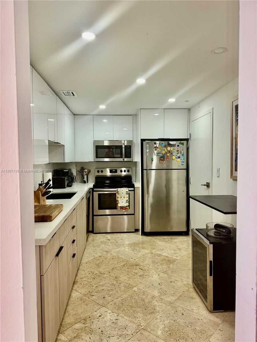 Real estate property located at 90 Edgewater Dr #1222, Miami-dade, Gables Waterway Towers Co, Coral Gables, FL