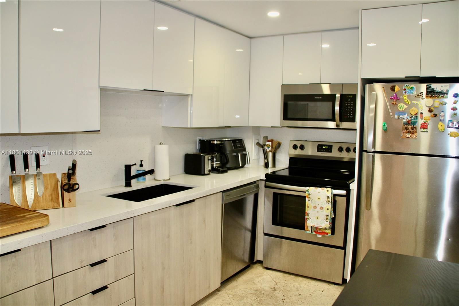 Real estate property located at 90 Edgewater Dr #1222, Miami-dade, Gables Waterway Towers Co, Coral Gables, FL