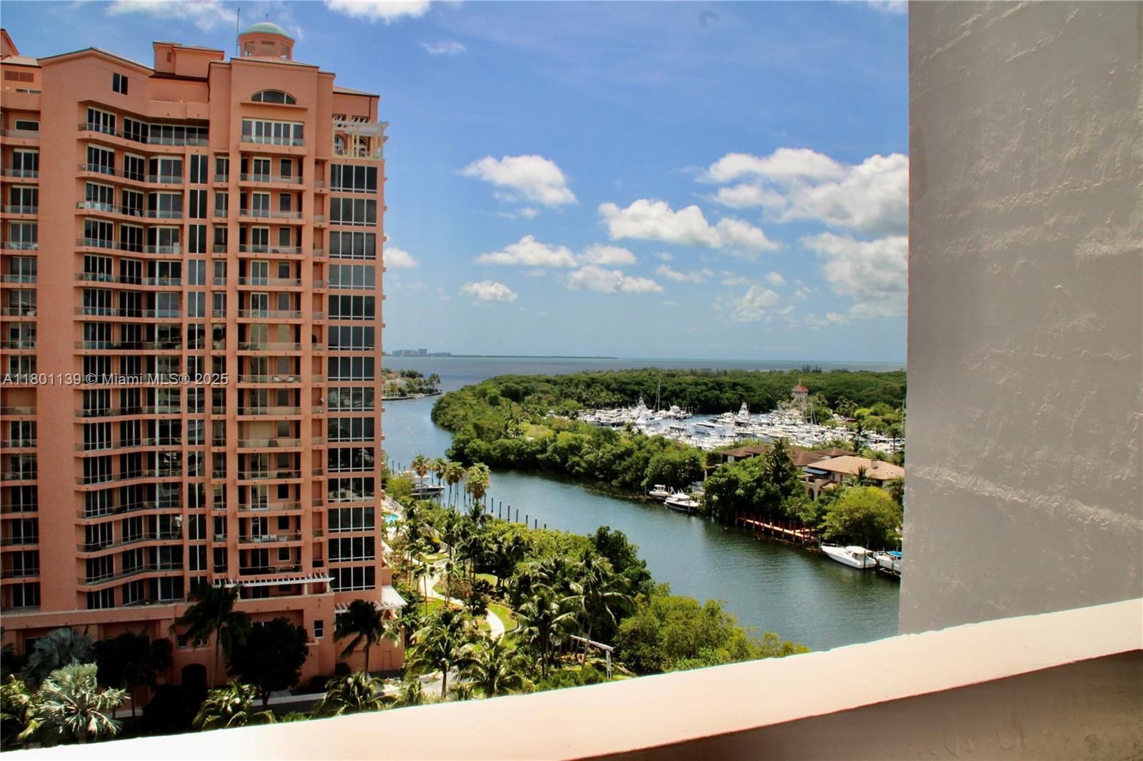 Real estate property located at 90 Edgewater Dr #1222, Miami-dade, Gables Waterway Towers Co, Coral Gables, FL