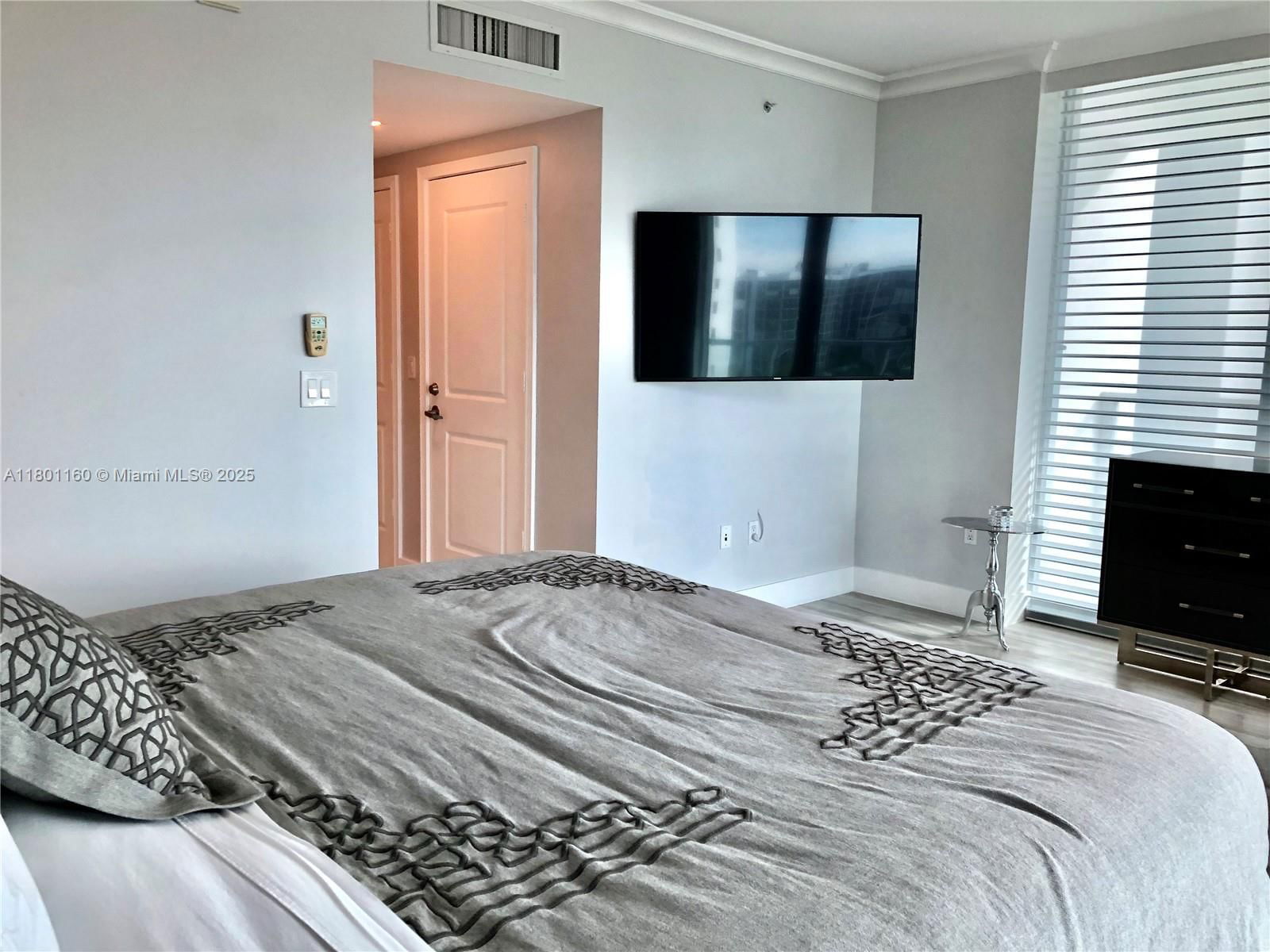 Real estate property located at 3101 Ocean Dr #801, Broward, Ocean Palms Condo, Hollywood, FL