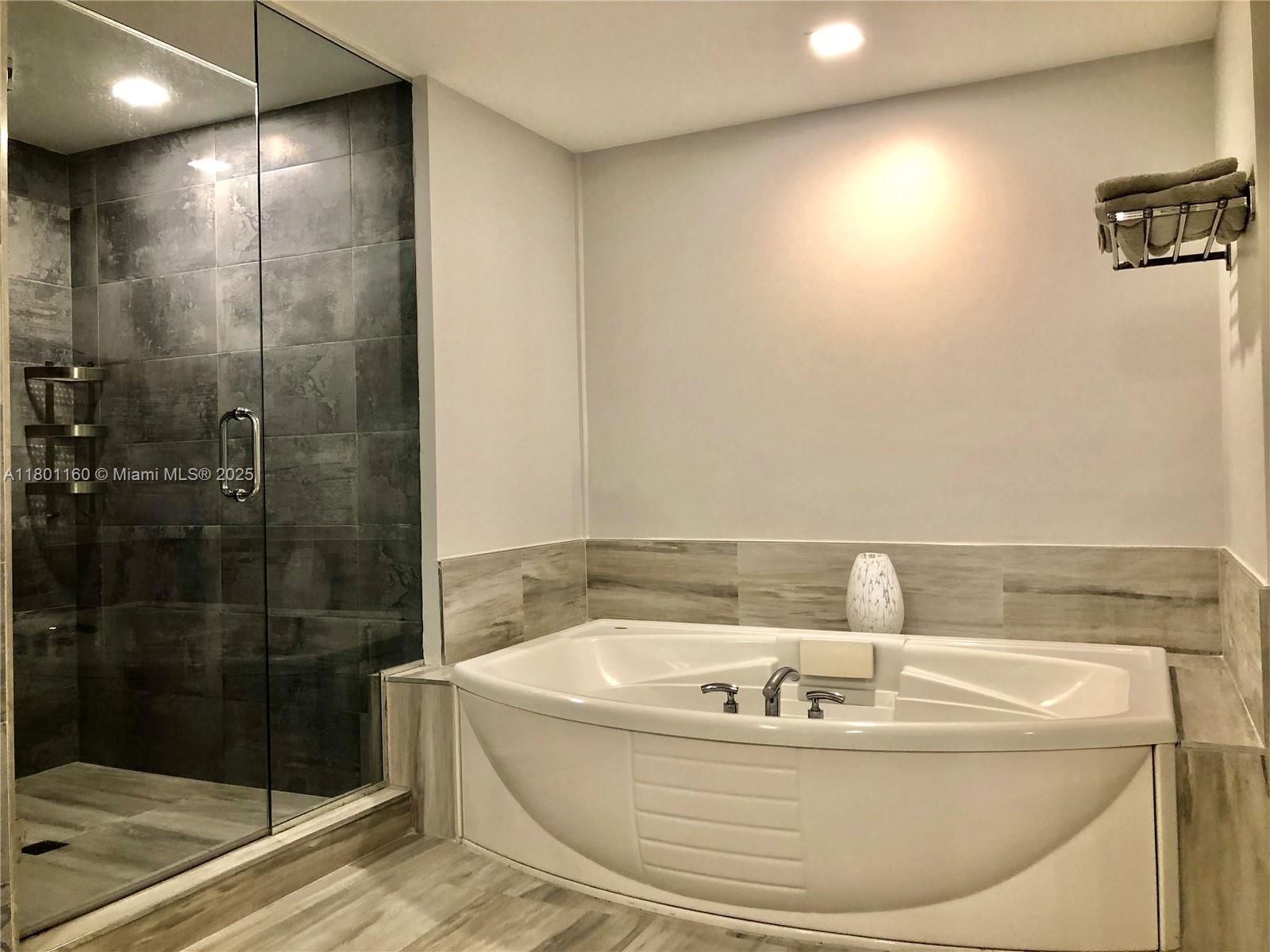 Real estate property located at 3101 Ocean Dr #801, Broward, Ocean Palms Condo, Hollywood, FL