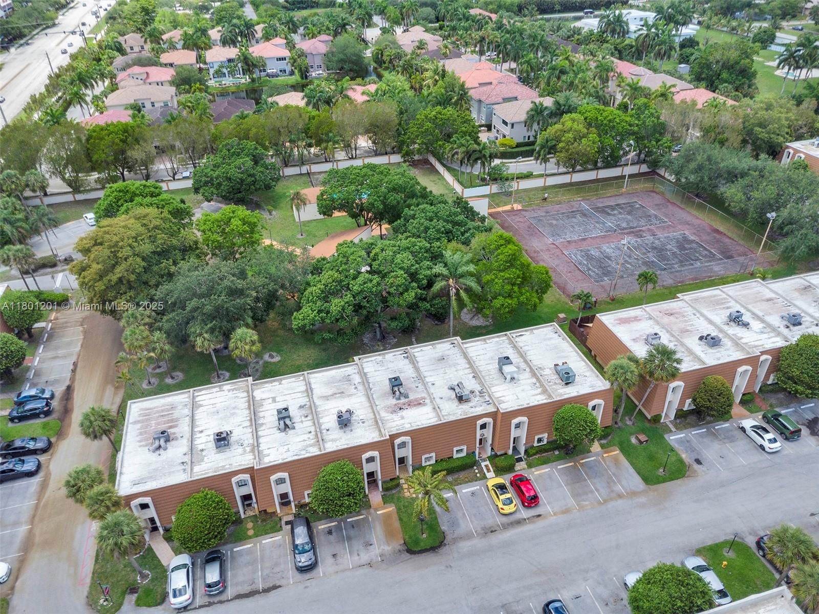 Real estate property located at 125 115th Ter, Broward, Chateaulaine, Plantation, FL
