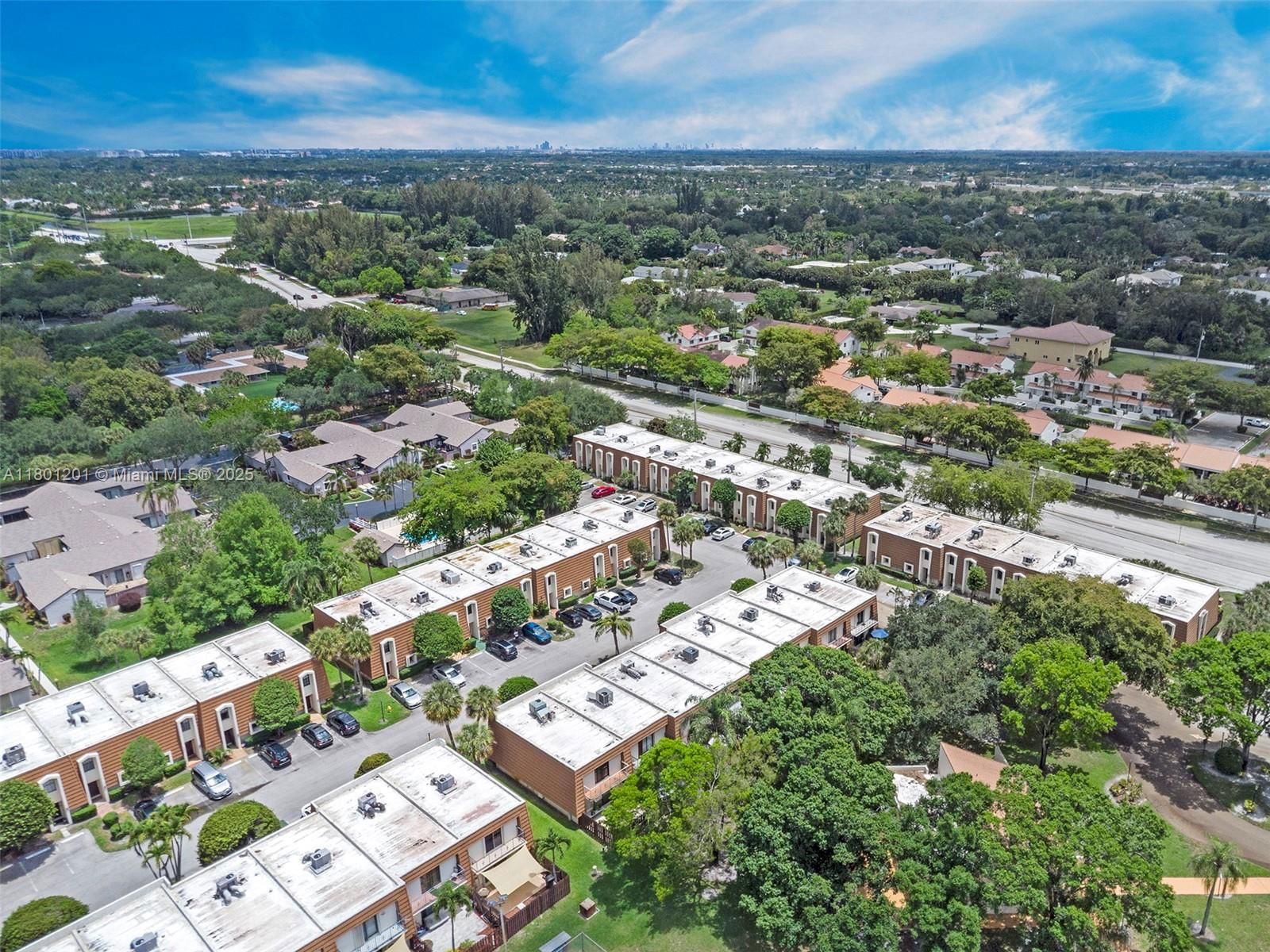 Real estate property located at 125 115th Ter, Broward, Chateaulaine, Plantation, FL