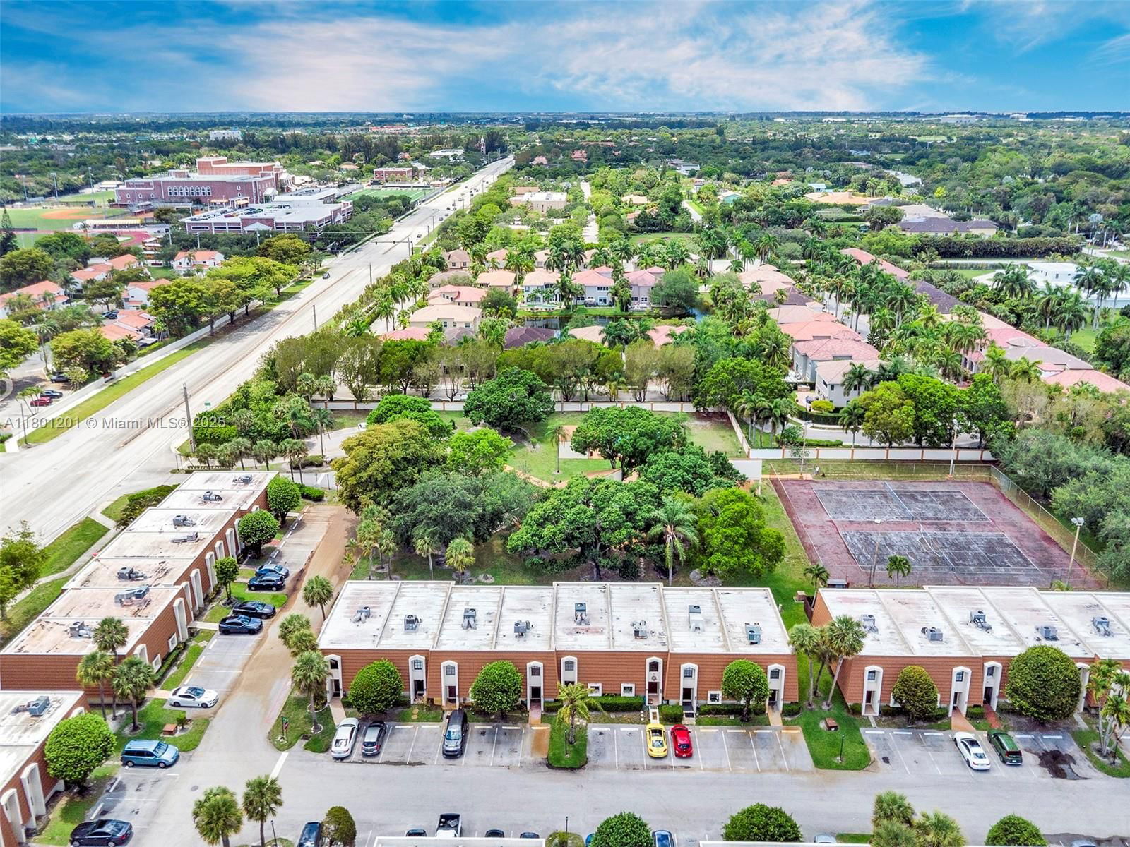 Real estate property located at 125 115th Ter, Broward, Chateaulaine, Plantation, FL
