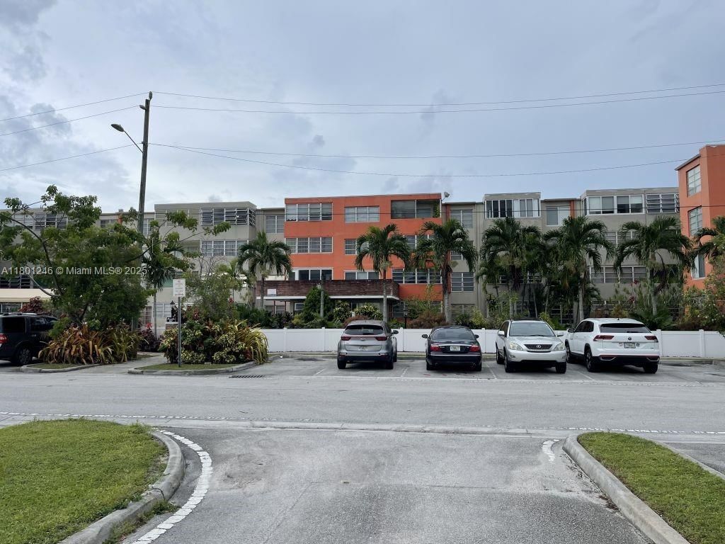 Real estate property located at 1850 169th St #102, Miami-dade, Chancellor Hall Condo, North Miami Beach, FL