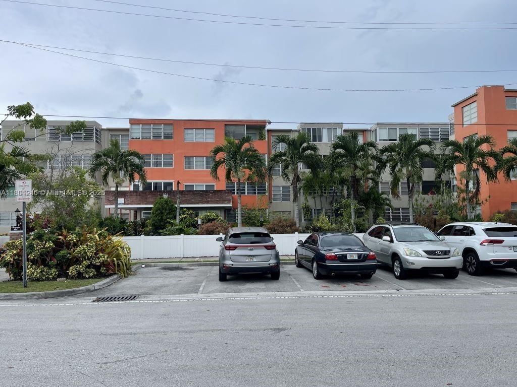 Real estate property located at 1850 169th St #102, Miami-dade, Chancellor Hall Condo, North Miami Beach, FL