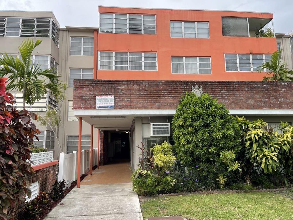 Real estate property located at 1850 169th St #102, Miami-dade, Chancellor Hall Condo, North Miami Beach, FL