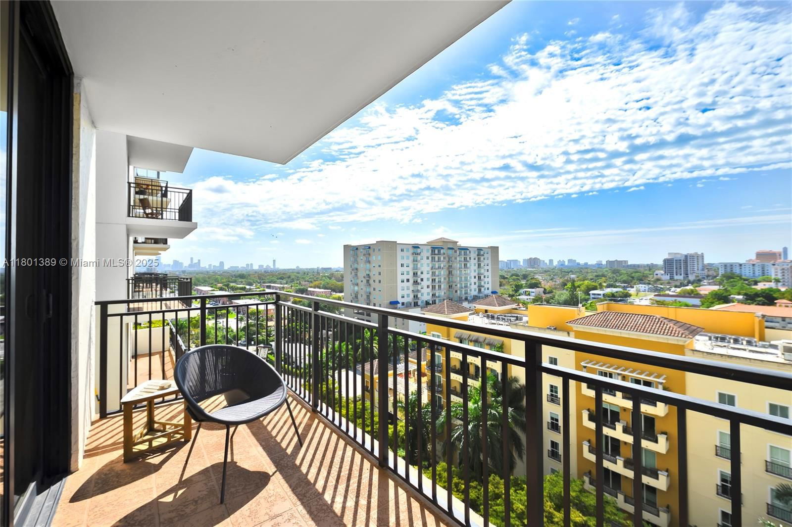 Real estate property located at 888 Douglas Rd #910, Miami-dade, Puerta De Palmas Condo, Coral Gables, FL