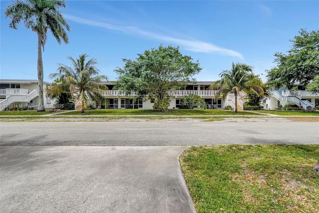 Real estate property located at 532 Luna Ct #7, Broward, Pinetree Condo Apts, Hollywood, FL