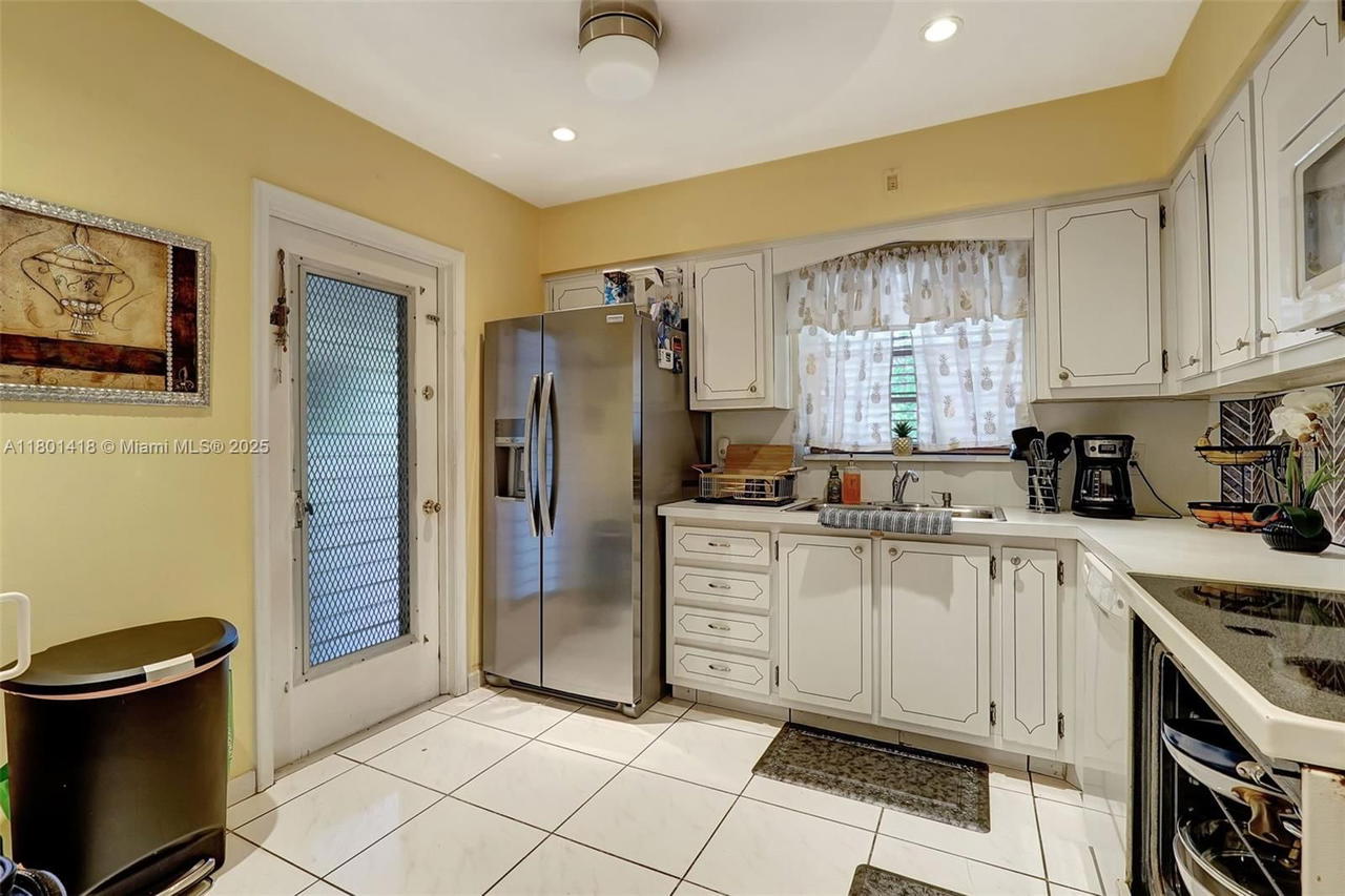 Real estate property located at 532 Luna Ct #7, Broward, Pinetree Condo Apts, Hollywood, FL