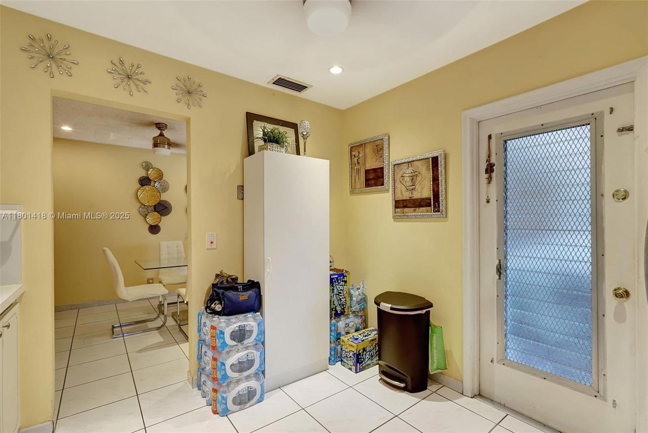Real estate property located at 532 Luna Ct #7, Broward, Pinetree Condo Apts, Hollywood, FL