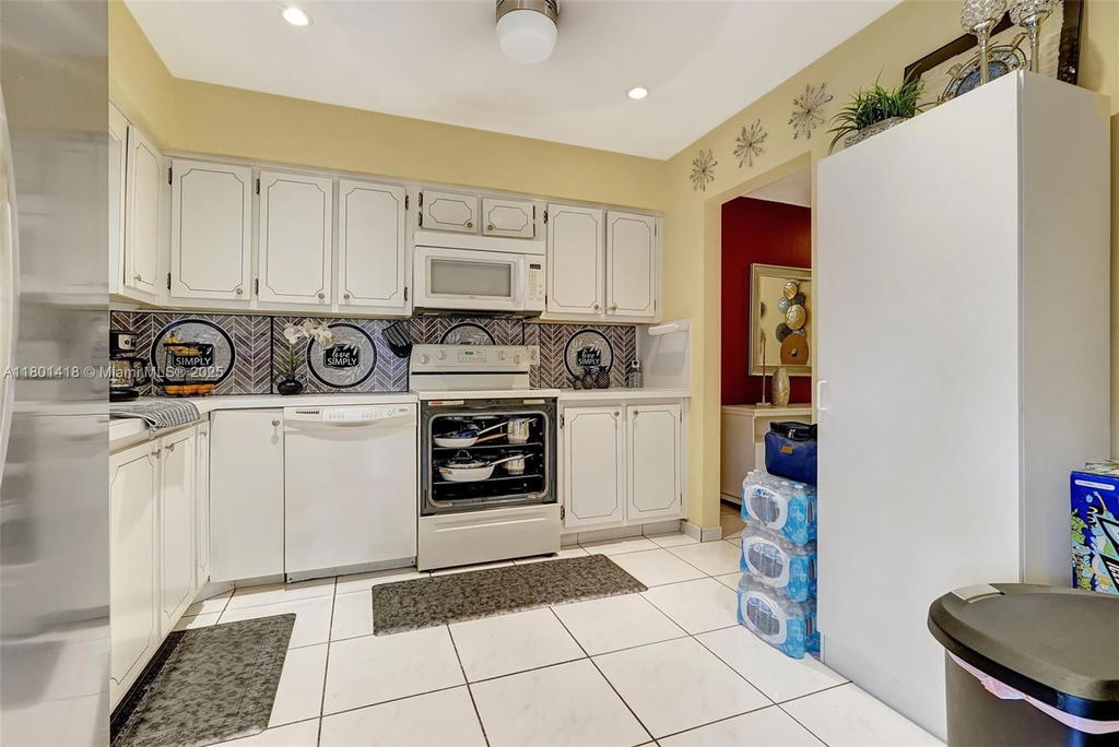 Real estate property located at 532 Luna Ct #7, Broward, Pinetree Condo Apts, Hollywood, FL