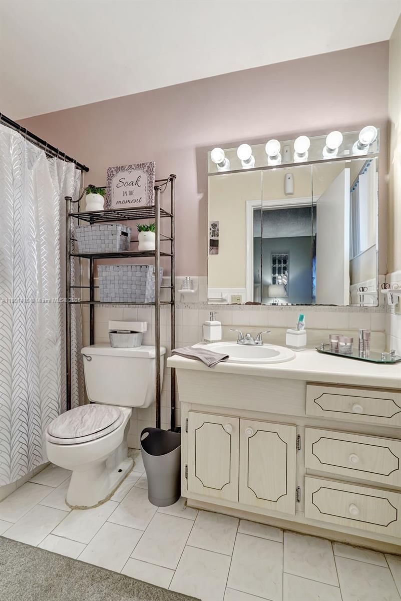 Real estate property located at 532 Luna Ct #7, Broward, Pinetree Condo Apts, Hollywood, FL