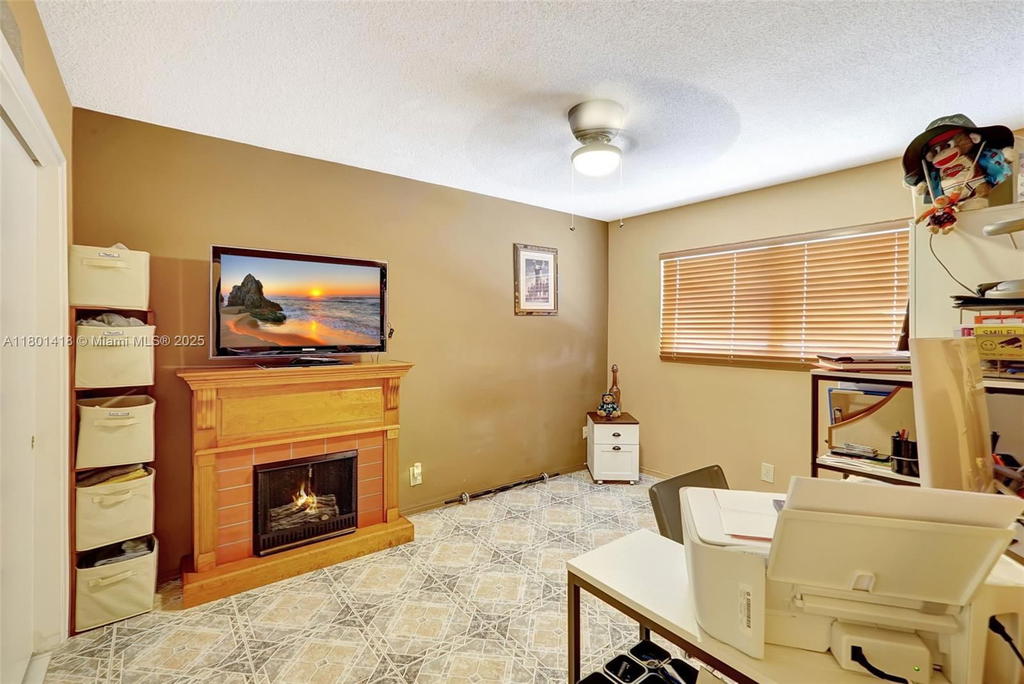 Real estate property located at 532 Luna Ct #7, Broward, Pinetree Condo Apts, Hollywood, FL