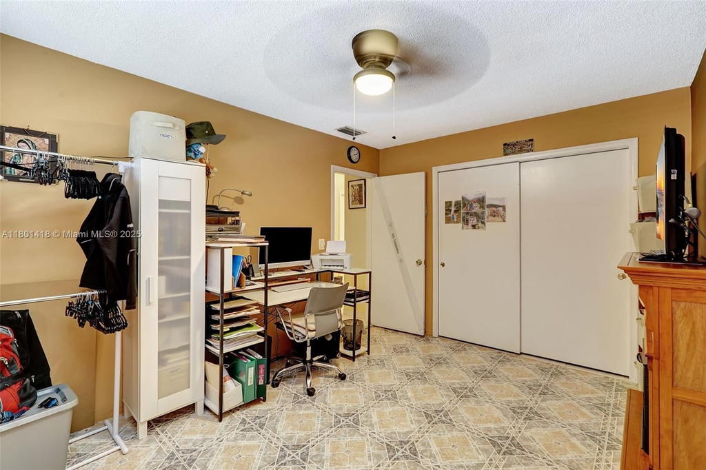 Real estate property located at 532 Luna Ct #7, Broward, Pinetree Condo Apts, Hollywood, FL