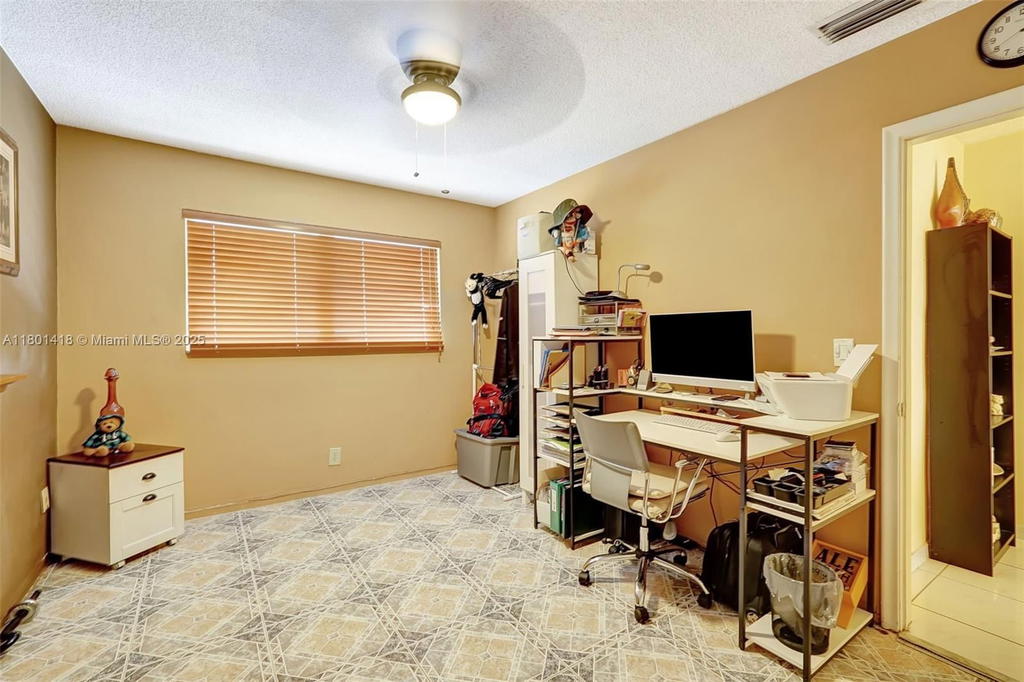Real estate property located at 532 Luna Ct #7, Broward, Pinetree Condo Apts, Hollywood, FL