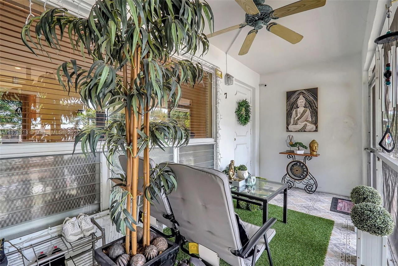 Real estate property located at 532 Luna Ct #7, Broward, Pinetree Condo Apts, Hollywood, FL