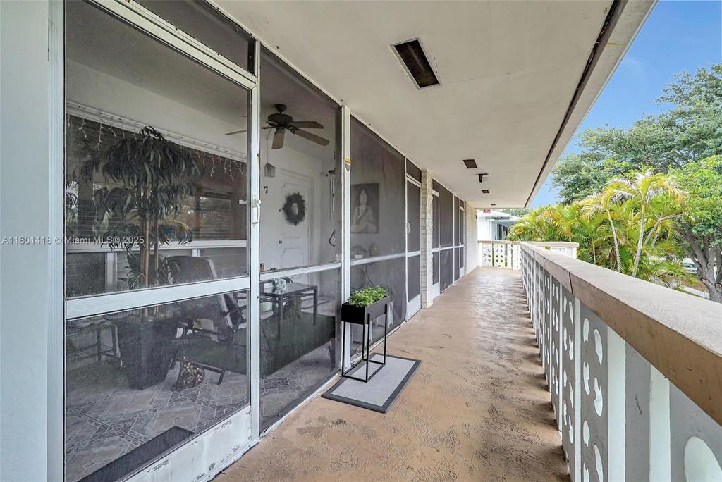 Real estate property located at 532 Luna Ct #7, Broward, Pinetree Condo Apts, Hollywood, FL